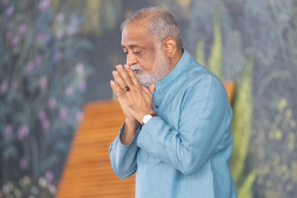 Heartfulness (@heartfulness) on Twitter photo The Sanskrit word “Namaste” literally means “I bow to you.” The idea is to greet others with the word “Namaste” to honor and acknowledge the higher Self within them.
Gently place our hands together in a prayerful position over our heart, with our eyes lowered, and our body The Sanskrit word “Namaste” literally means “I bow to you.” The idea is to greet others with the word “Namaste” to honor and acknowledge the higher Self within them.
Gently place our hands together in a prayerful position over our heart, with our eyes lowered, and our body
