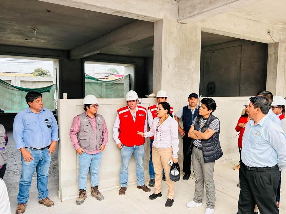 karolparedesf's tweet photo. #SemanaDeRepresentación 
📚Fiscalizando a la IE N° 00623, Azunguillo, junto al alcalde distrital de Elias Soplin Vargas, José Dilmer Saldaña Jara, mi colega parlamentaria Norma Yarrow,  #Goresam, #PRONIED y Contraloria, para conocer el avance de la obra.

#AvanzaSanMartín https://t.co/oW3D8Ma79D