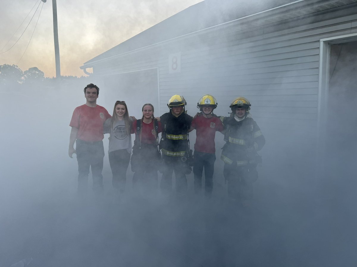 KnoxvilleFire's tweet image. This evening our Explorer post members got to do some fun smoke house search and rescue at their training meeting! 
#trainingforthefuture