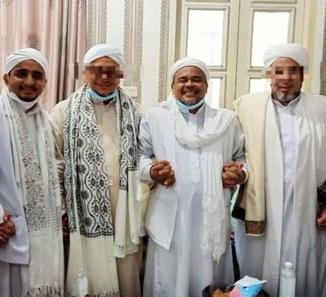 A THREAD
"JUBAH ke_JUMBO_an HABAIB"

Hari ini saya beranikan diri membahas JUBAH keJUMBOan HABAIB, saya tahu hal ini akan membuat HABAIB gerah, dan MUKIBIN ngamuk gk jelas, tapi harus saya sampaikan agar PUBLIK paham bahwa JUBAH itu sekedar PAKAIAN MULTI FUNGSI BERKANTONG AJAIB