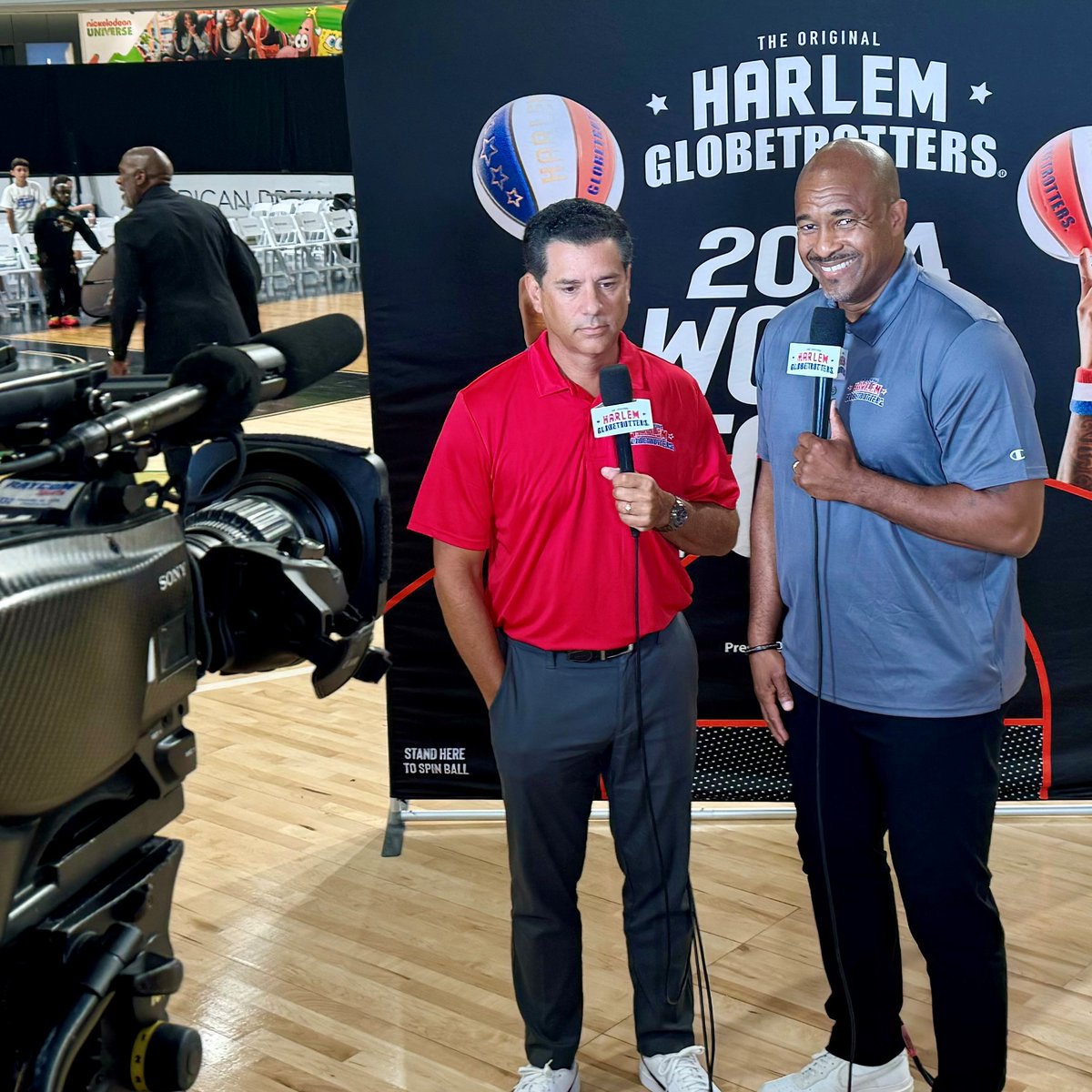 SVG_Brandon's tweet image. When @RaycomSports produced a live broadcast of a Harlem Globetrotters game, it marked the first time the @Globies had been on TV in over 40 years.

It was a highlight of the iconic team's ten-day residency at NJ's American Dream earlier this month.

MORE: sportsvideo.org/2024/08/27/hoo…