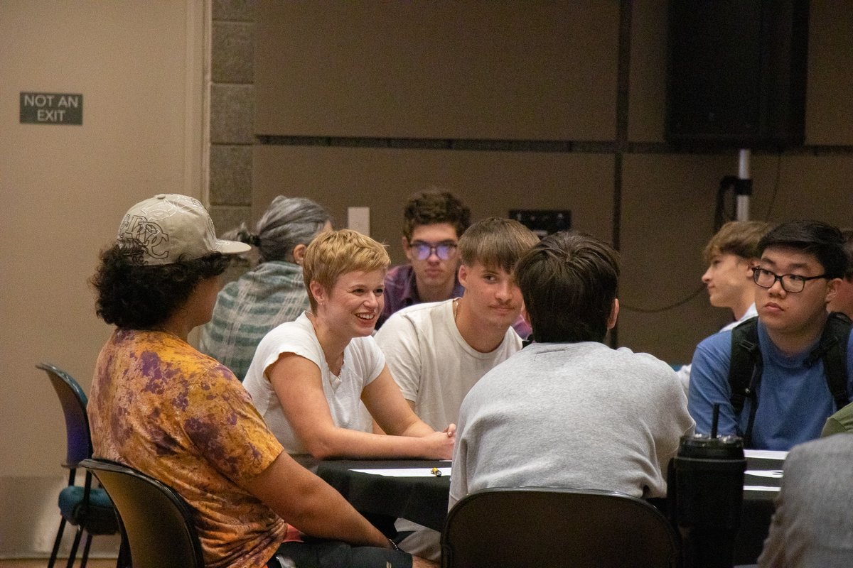 We had a great time welcoming our new students to the School of Computing and Analytics today. Students enjoyed networking with peers and professors, and some pizza too! The School of Media and Communication Welcome Reception will be on September 4th, we hope to see you there!