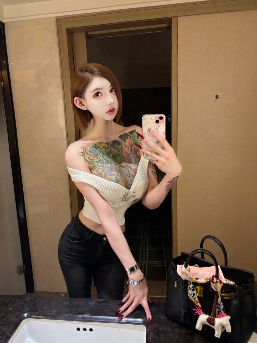 動画プレビュー: #盯射 #ahegao #阿黑颜 #翻白眼 #丧志 #母猪 #反差婊 #网红 #健身 #女神 #婊子
