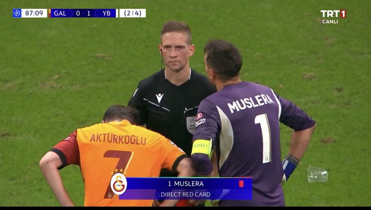 Feneristcom's tweet photo. Süper Lig'de geçen sezon çıktığı 38 maçta sadece 1 kırmızı kart gören Galatasaray, Avrupa kupalarında çıktığı son 4 maçta, 4 kırmızı kart gördü… https://t.co/rXC72uNtmJ