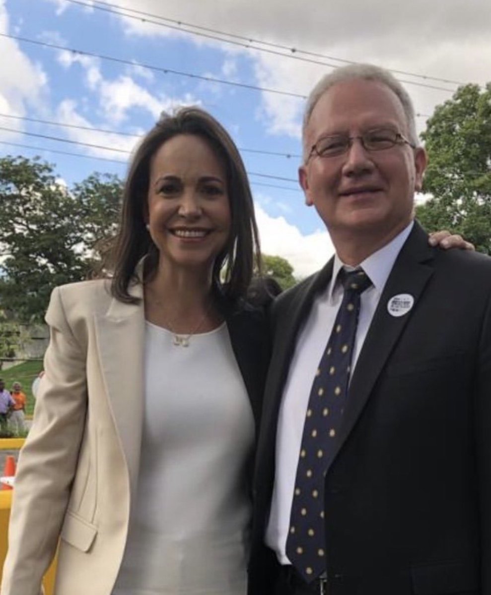 María Corina Machado (@mariacorinaya) on Twitter photo El régimen de Nicolás Maduro ha secuestrado a mi amigo y compañero de causa, Perkins Rocha (<a href="/PerkinsRocha/">Perkins Rocha</a>).
Perkins es nuestro abogado personal, nuestro Coordinador Jurídico y representante del <a href="/ConVzlaComando/">Comando ConVzla</a> ante el CNE.
Un hombre justo, valiente, inteligente y generoso. Un El régimen de Nicolás Maduro ha secuestrado a mi amigo y compañero de causa, Perkins Rocha (<a href="/PerkinsRocha/">Perkins Rocha</a>).
Perkins es nuestro abogado personal, nuestro Coordinador Jurídico y representante del <a href="/ConVzlaComando/">Comando ConVzla</a> ante el CNE.
Un hombre justo, valiente, inteligente y generoso. Un