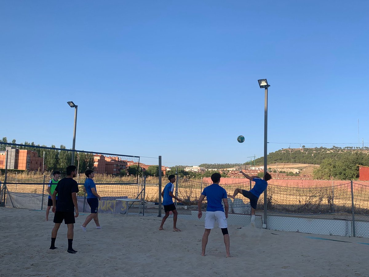 cdarces_oficial's tweet photo. Continúa nuestro #juvenilA con su pretemporada dándole protagonismo a la 💪 ....preparando una temporada que se antoja muy positiva 😀

#pretemporada #futbol #somosarces https://t.co/pLy1GOIJPf