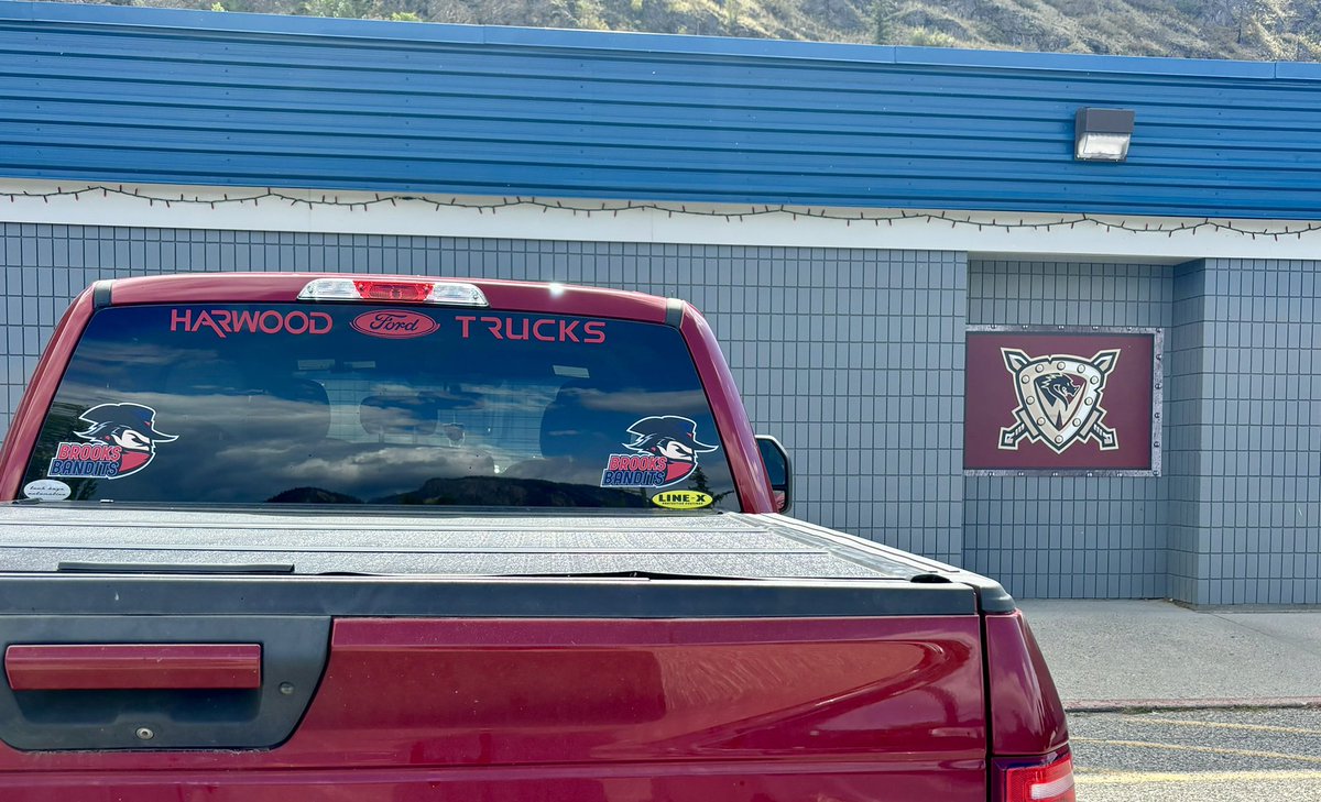 Hanging out in enemy territory. #BCHL go bandits go