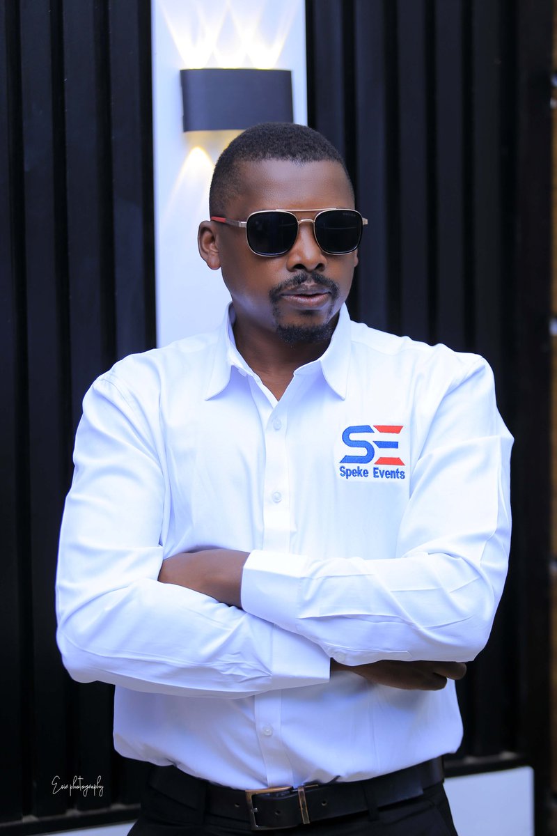Ichaijuka's tweet image. Ekyoojo was born today.
Ninkwendeza Amazarwa geihorere mukuru wangye.
Happy birthday CEO Speke Events @eddiespikaagaba