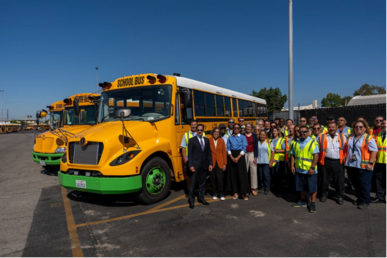 GovPressOffice's tweet photo. CLEAN ENERGY NEWS
🚛Thanks to @POTUS-@VP Bipartisan Infrastructure Law, CA, along with OR & WA, have secured $102 million to install charging stations & hydrogen fueling stations for zero-emissions trucks along I-5 & other key freight corridors.
⚡️An additional $47 million is going to other entities across the state for electric vehicle infrastructure
🚍CA launched a new program that will put 1,000 new zero-emission school buses on the road, furthering CA’s lead in having the most clean buses in the nation. This is on top of 1,100 clean school buses already on CA roads, with another 1,200 in the pipeline.