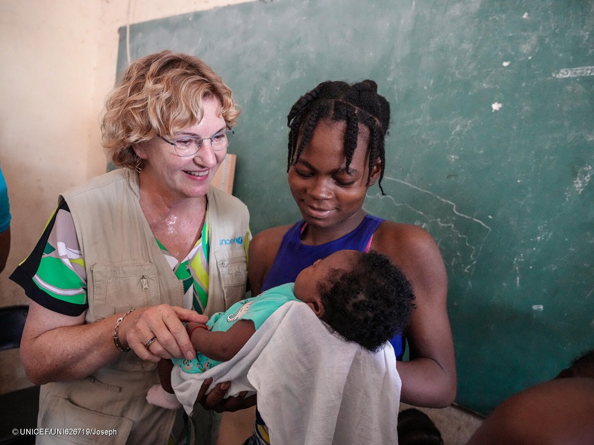 In Haiti, 1 out of 2 children need humanitarian aid.

Armed violence is displacing a child every minute.

UNICEF and partners are helping sustain their essential needs, including health and nutrition, providing clean water and hygiene access and delivering life-saving vaccines.