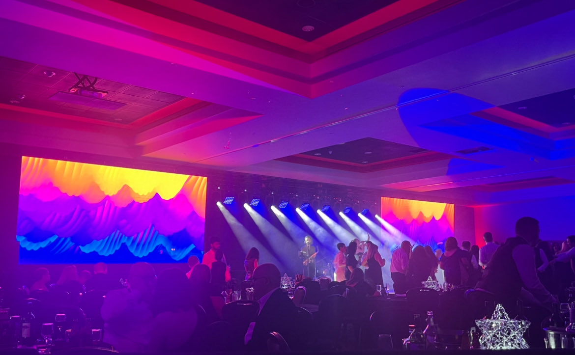 pa_hire_oxford's tweet image. We can supply production for any event. This is a corporate event we provided the technical equipment for. Included in the setup was a large led video wall, lighting, rigging, sound, staging and av and crew. #LED_Screens #Lighting #Staging #Sound #AV #Audio_Visual #LED_Video_Wall