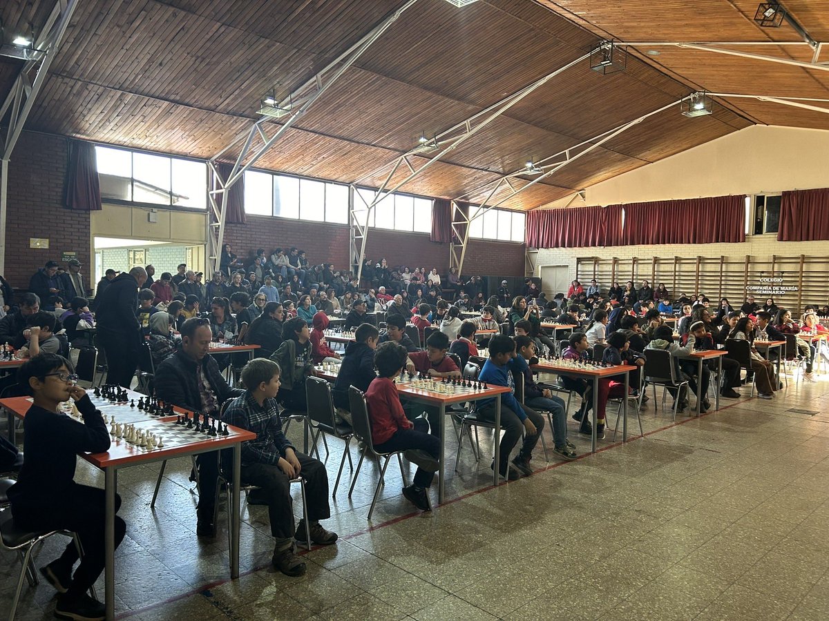 SaintGaspar's tweet photo. 🎉🏆 Gran noticia para nuestra comunidad educativa! 🏆🎉
Estamos emocionados de compartir que nuestro colegio ha ganado el 1° lugar como institución en el torneo interescolar de ajedrez realizado en el Colegio Compañía María, 38 Colegios participantes y 168 jugadores. https://t.co/XhWKa7Ok9R