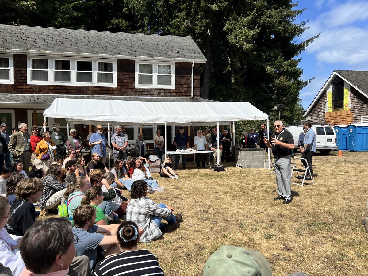 Thanks to Rep. Boomer Wright for joining us this weekend to help us celebrate the 100-year anniversary of the rich community of researchers and learners alike that the Oregon Institute of Marine Biology <a href="/UO_OIMB/">OIMB+CMLC</a> has built!