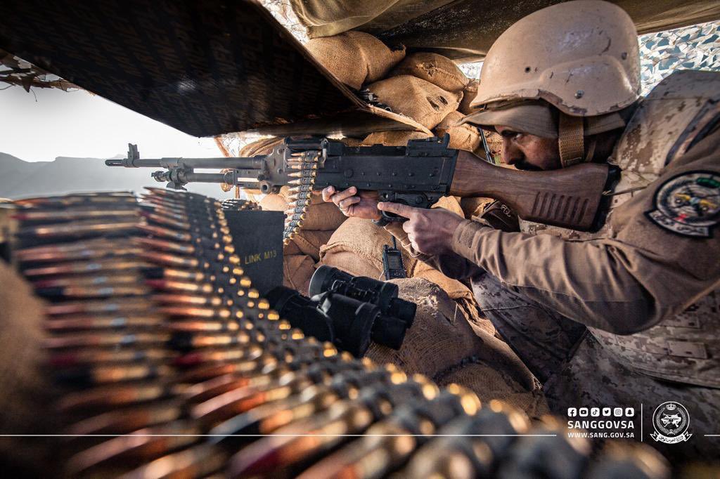 sale_alhrby2012's tweet image. إذا شعرت بهدوء الليل ، 
والأنس بالأمن والأمان لا تنسى
 أن تدعوا لهؤلاء الرجال الأبطال
الذين يعملون بصمت ليل نهار وفي جميع الظروف دفاع عن هذا الوطن مقدمين ارواحهم فداء لهذا البلد المعطاء الكريم 🇸🇦🇸🇦🇸🇦🇸🇦 #ابطال_الحد_الجنوبي