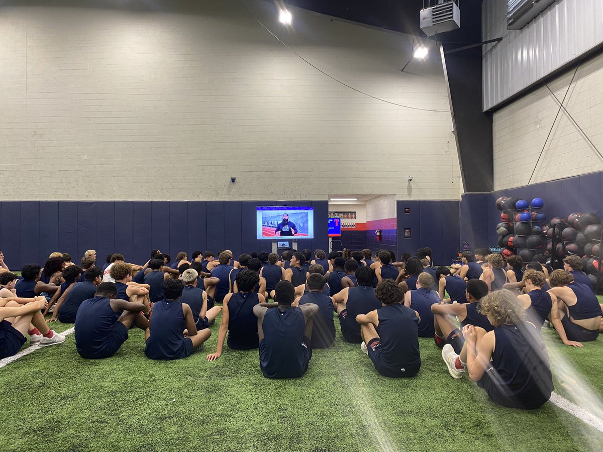 GREAT character development day with “The Texas Way” about GIVING RESPECT!! powered by @MammothBuil  #characterdevelopment 🏈 #DoSomethingBIG ‼️ #TitanNation 🔵🔴