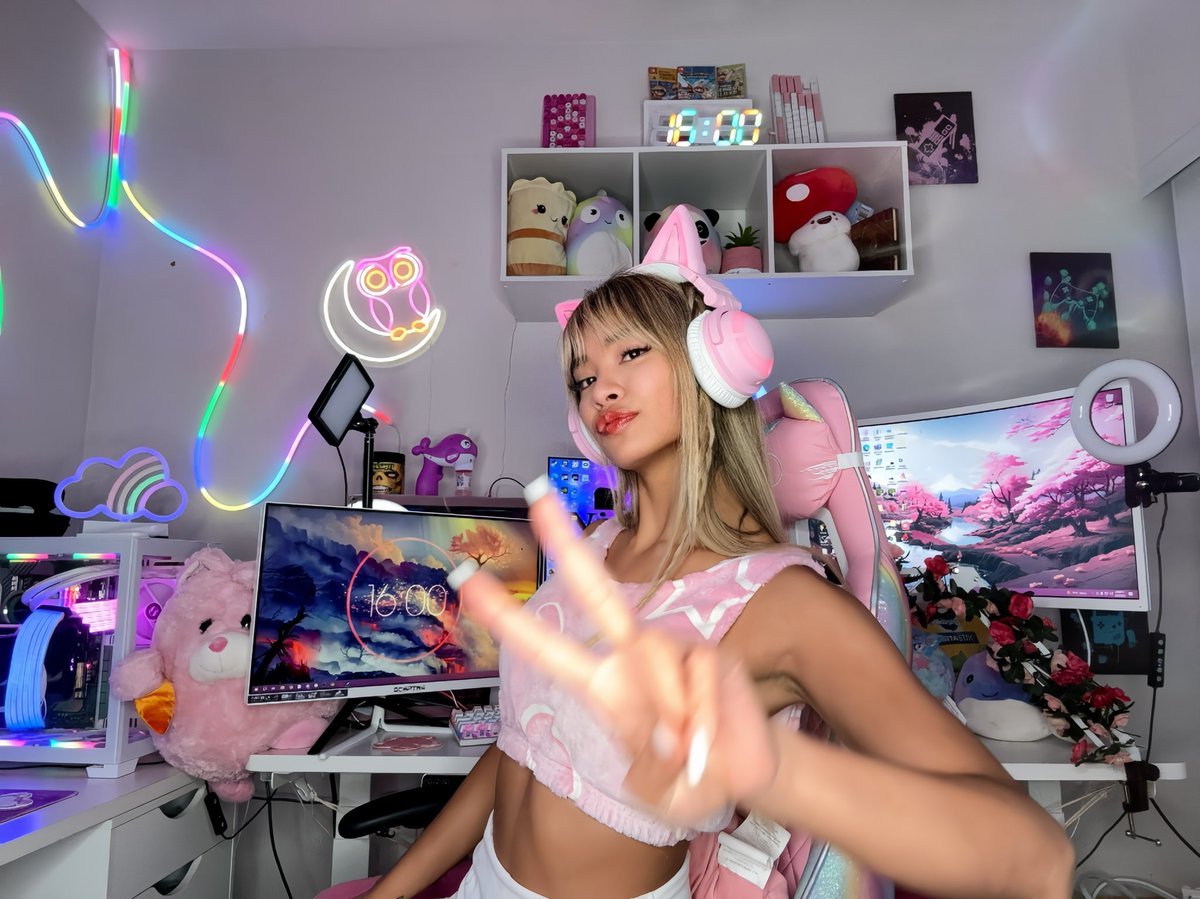 Night0wLita's tweet image. If you have to force it. Leave it. 
*Relationships.
*Friendships.
*Yoga Poses. 
*Perfect Pony Tails. 
Let that shit go. 🤣

#gamingsetup #funnyshit #girlgamer #smallstreamer #KICKPartner