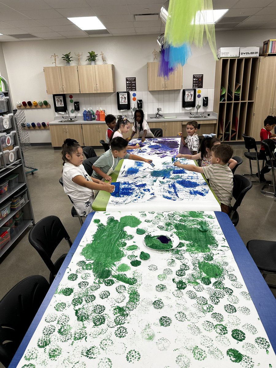 _MrsRyan_CCES's tweet photo. 1st grade has been exploring with a variety of tools that create different textures and marks. It has been a fun and messy week in the CCES art room! @comalcreekes @comalfinearts https://t.co/ExzQFtrUaZ