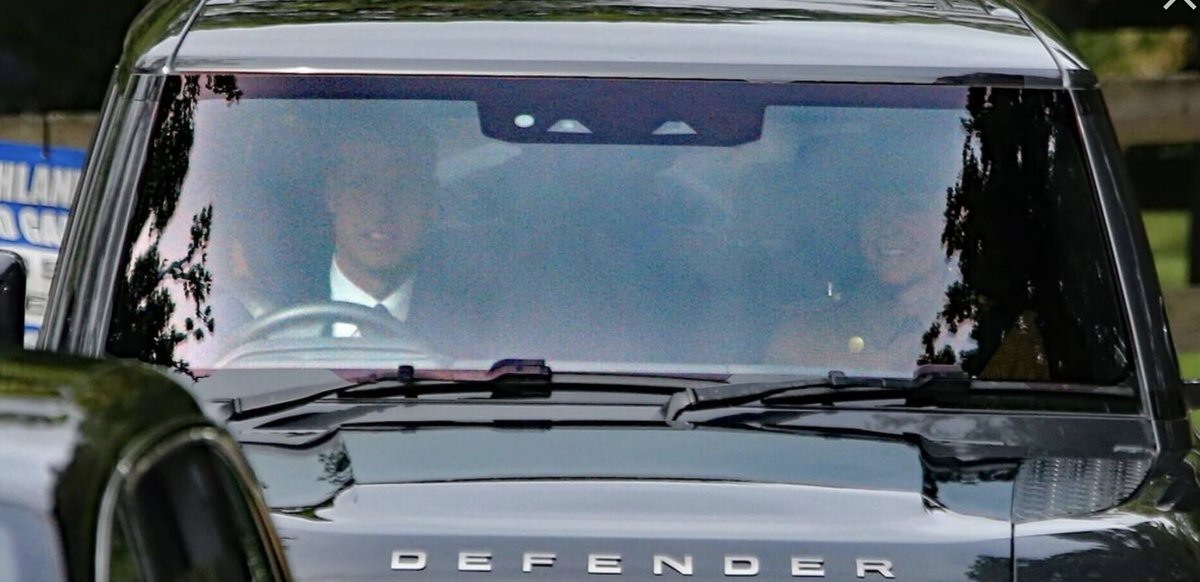 33 problems with the authenticity of the latest royal photos. What's Up With the Crathie Kirk images from Sunday? Detailed analysis of image manipulation &amp; AI use in pics of Catherine  / Kate &amp; William, George, Louis, Charlotte &amp; even Charles &amp; Camilla! 
reddit.com/r/KateMiddleto…