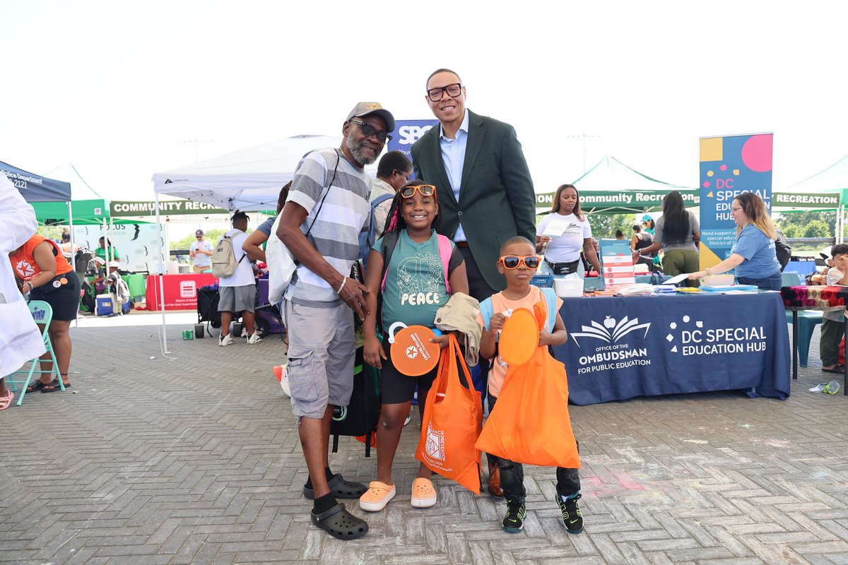 DCPSChancellor's tweet image. Uniting with the @dcpublicschools village is a game winning strategy for a positive school year.

Great to see DC&apos;s students &amp;amp; families celebrate our new chapter at @DYRSDC&apos;s Back to School Day at #RFKStadium 🏟️

#BackToDCPS