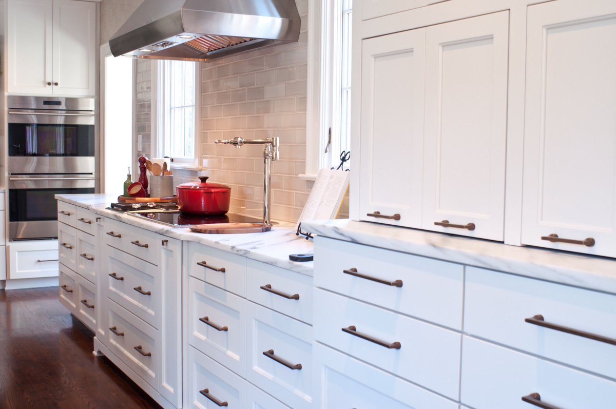 Full Overlay, White Paint and Translucent Blue Stain Combo.
#bloomfieldoriginals #Nashville #cabinets