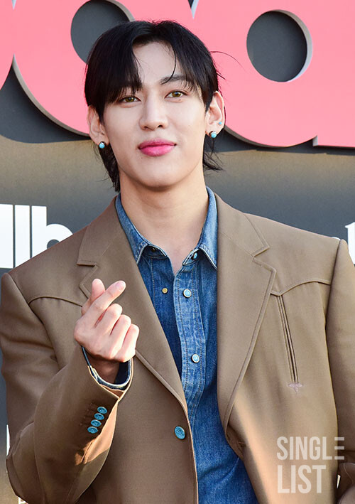 [포토] 뱀뱀, 더 깊어진 눈빛... '가을빛으로 물들이다' 

#뱀뱀 #BamBam #KunpimookBhuwakul
#BambamatBillboardKPower100 
@BAMBAMxABYSS 
#GOT7 #갓세븐뱀뱀 
#BillboardKPOWER100 
⬇관련기사⬇ 
slist.kr/news/articleVi…