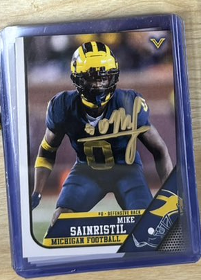 sbell021's tweet photo. GIVEAWAY ALERT (x4!): I really want to grow my newsletter this fall while also rewarding existing subscribers.

Here's how to win:
-A National Title football
-A JJ McCarthy football
-A Zak Zinter 8x10 autographed photo
-A Mikey Sainristil autographed card
https://t.co/R79WRT0lvk https://t.co/bCHdj7YYG3