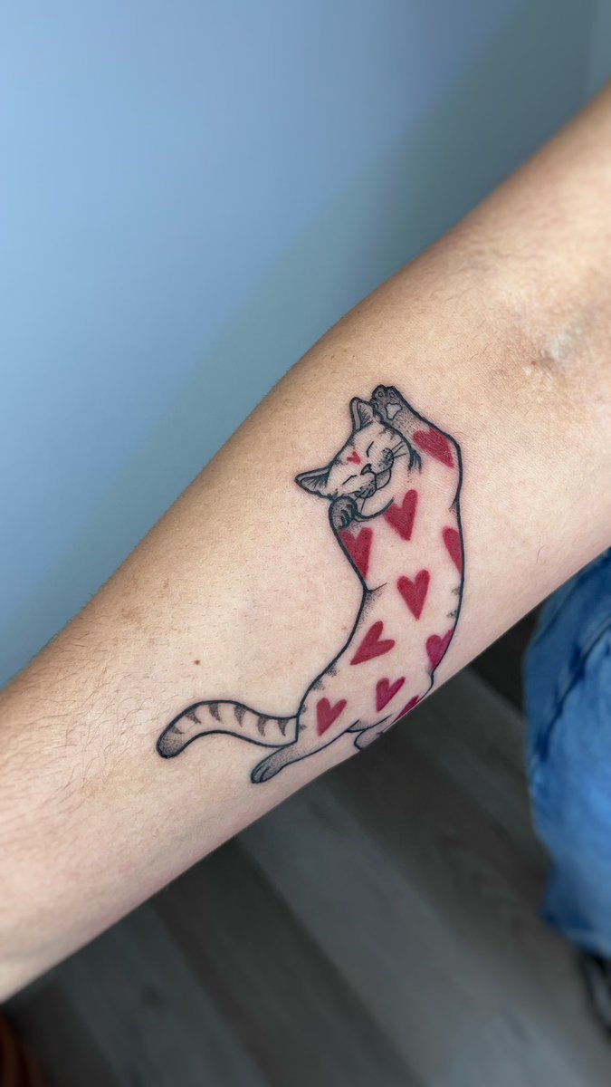 xraylinesss's tweet photo. Vamos tatuar seu gatinho se espreguiçando??? vamo???? 🥹👉🏼👈🏽 https://t.co/5IJqOaXlkz