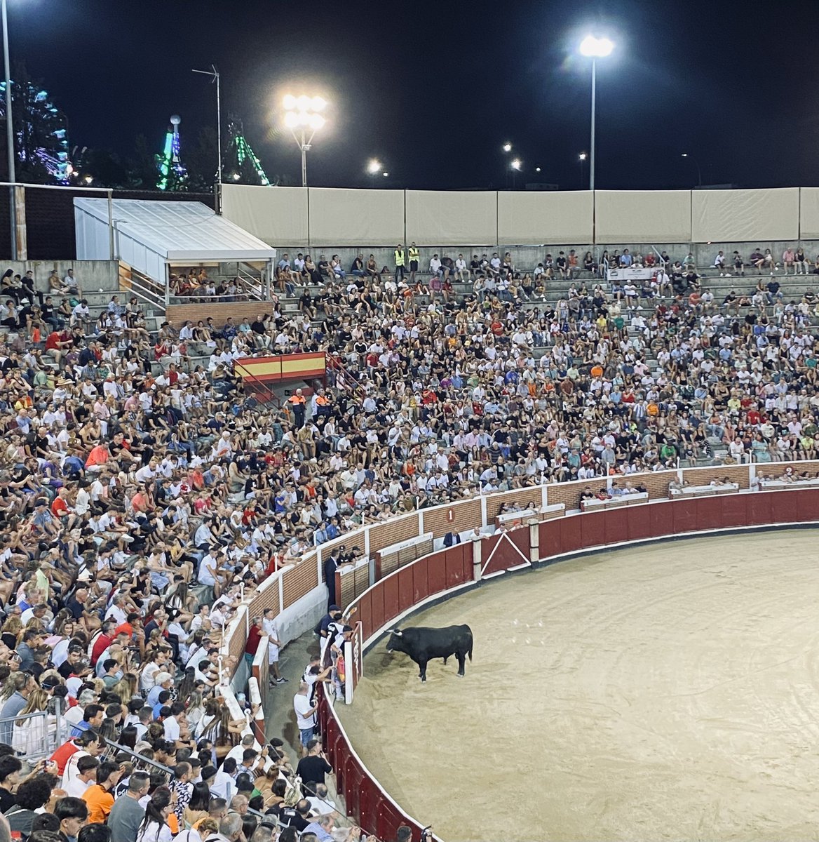 EncierroMedia_'s tweet photo. 🔝Ambientazo en la clasificación del concurso nacional de recortadores 2024. 
🔻El viernes a las 21:00 la final en la tercera. https://t.co/MfdcSBAUbD