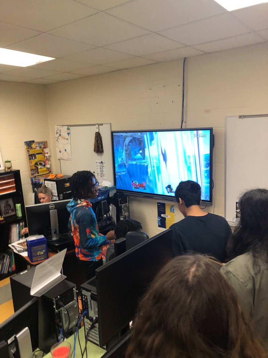 Thank you for everyone who came to the meeting today! There will be another meeting tomorrow at the same time in A109. If you are interested in overwatch we should see you there, and as always have a nice day!! (wish i took more pictures)