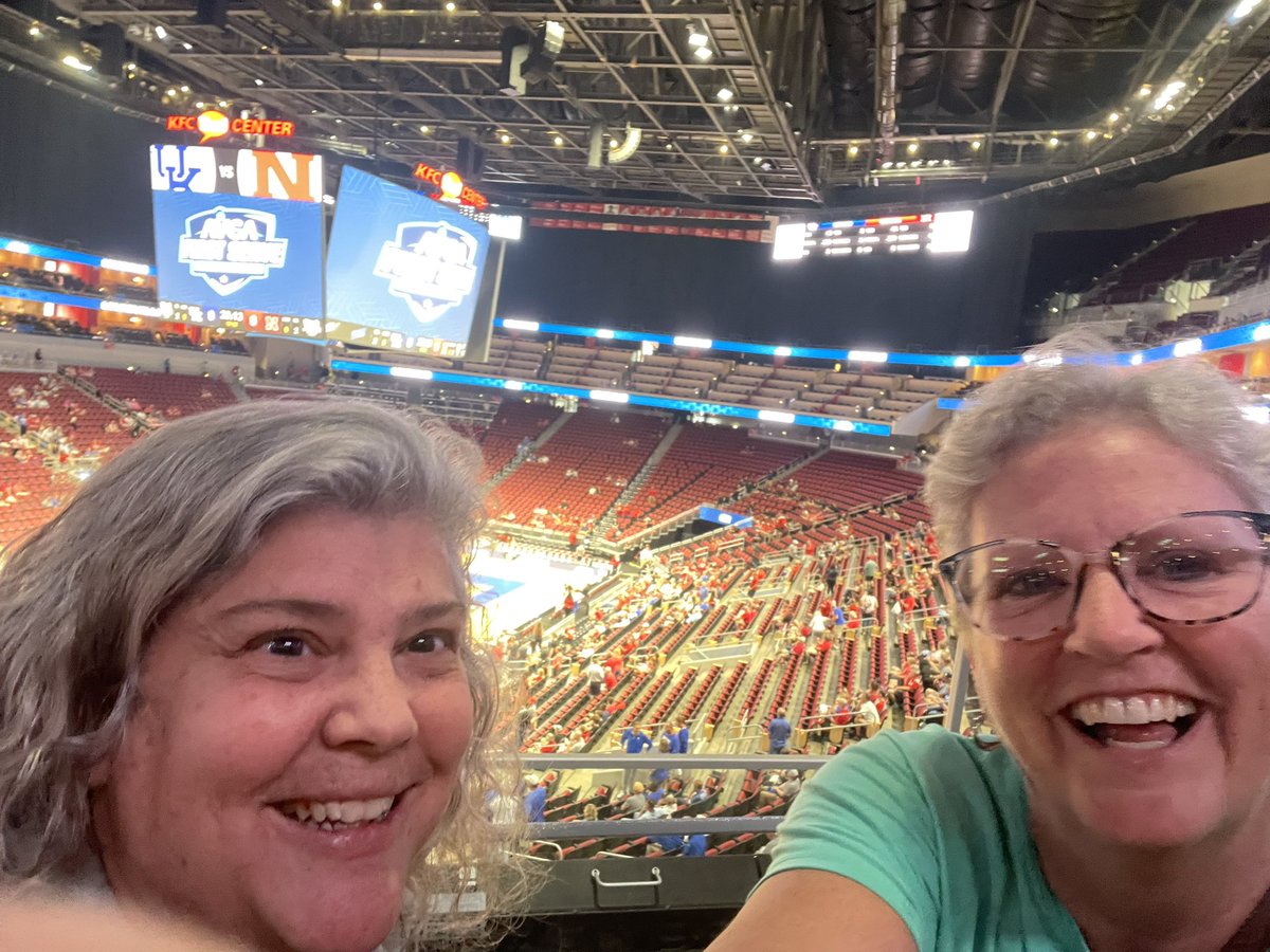 mimibat61's tweet photo. @WKUVolleyball  Tammy and I are so pumped to be in Louisville to watch volleyball tonight! https://t.co/QYVaZqDI3d