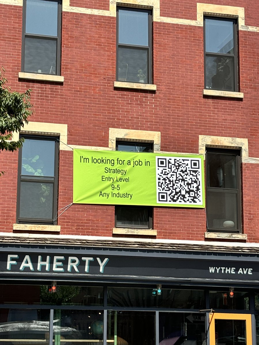 beefjervey's tweet photo. down with williamsburg banners https://t.co/CvjcgFm8Uh