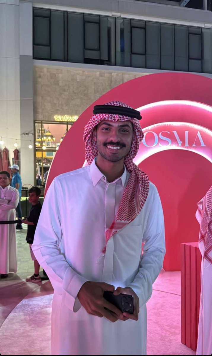 8ra_w's tweet image. المبدع #جمال_الصالح متصدر ترند في تدشين عطر #OSMA
#تدشين_اوسما