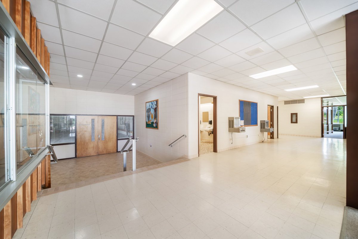 zillowgonewild's tweet image. IT’S back to school time and what better way to go back to school than to literally buy a former school?? 

This Cascade, WI home has over 17k sq ft, sits on 18.43 acres and is currently listed for only $849,000.