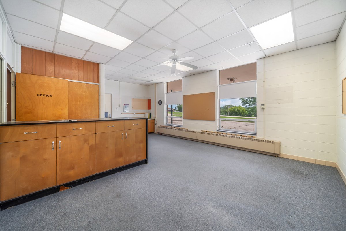 zillowgonewild's tweet image. IT’S back to school time and what better way to go back to school than to literally buy a former school?? 

This Cascade, WI home has over 17k sq ft, sits on 18.43 acres and is currently listed for only $849,000.