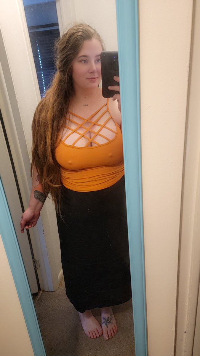 Pixie2Thicc's tweet photo. I got so many stares when I went out today, I really could not figure out why... 😅😅 apparently, even when it's 96º my nipples plan to stay hard https://t.co/gyb4NJ8JPz