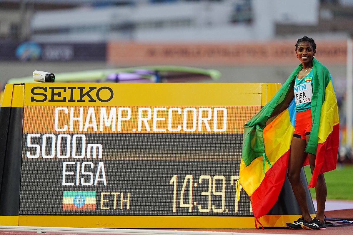 WorldAthletics's tweet photo. 14:39.71 ⏱️

🇪🇹's Medina Eisa obliterates Genzebe Dibaba's 5000m championship record 😮‍💨

#WorldAthleticsU20 https://t.co/n8Qngu2d4g