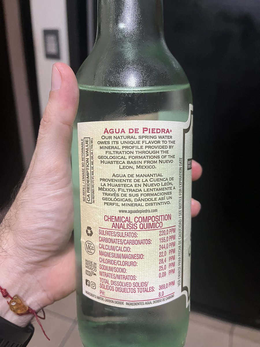 Pheno_mx's tweet photo. Agua viva 

El 99% del agua embotellada esta desmineralizada, no te hidrata todo lo contrario. 

Para que el agua te hidrate tiene que tener minerales como:

•Calcio
•Magnesio
•Cloruro
•Sodio

Puedes agregar sal de mar a tu agua para agregar minerales e hidratarte https://t.co/AyRpWTXbuv