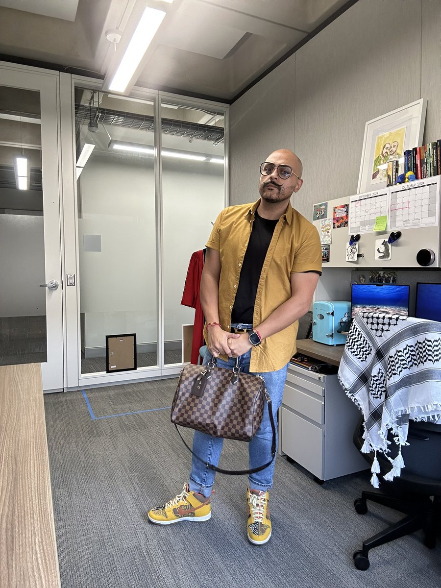 SerxioGonzalez's tweet image. Oh my gatos! Can’t believe it’s the first week of the semester already 😱…

Year 2 on the #tenuretrack, Week 1 at @PittEducation 💛💙… let’s make some magic and build comunidad kitty gurls 💖✨#bloop #FirstGenAcademic #PittEducation