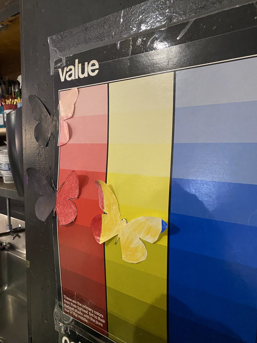 NNPSArts's tweet image. Can you find the camouflage butterfly?
@MenchvilleHS art students can 🦋😉

#OneNNPS #NNPSArts