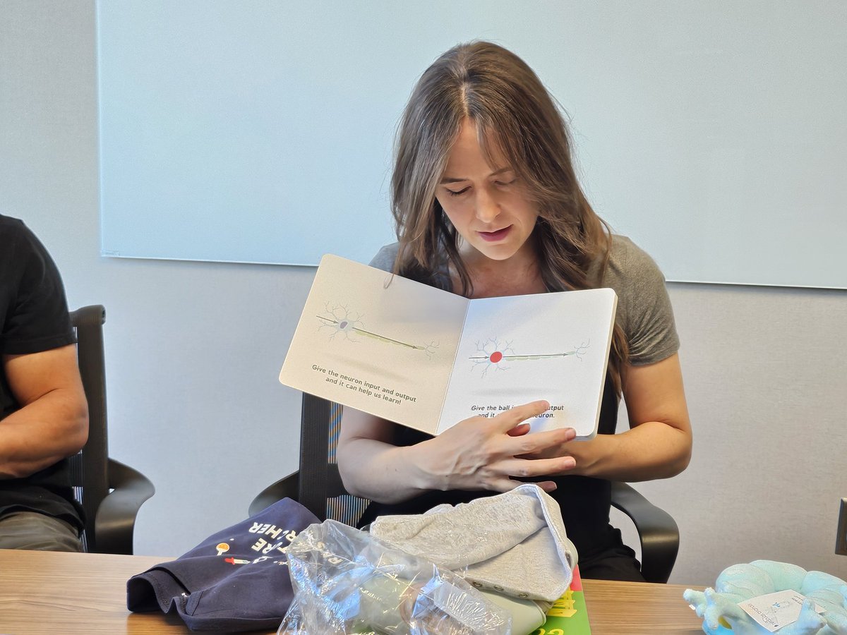 NERVES_Lab's tweet image. Today, we got to meet the adorable Rose 🌹! She nuzzled right up to us as Mom and Research Associate Kylee read us Neural Networks for Babies

#NewLabMember