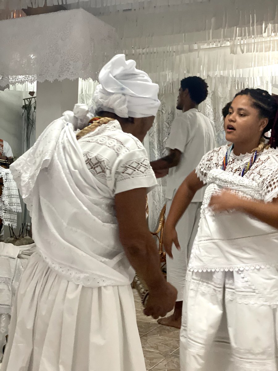 Annacaolina2001's tweet photo. Em casa Olubajé 2024 🤎💜🌈 https://t.co/jwRv1U6zEi
