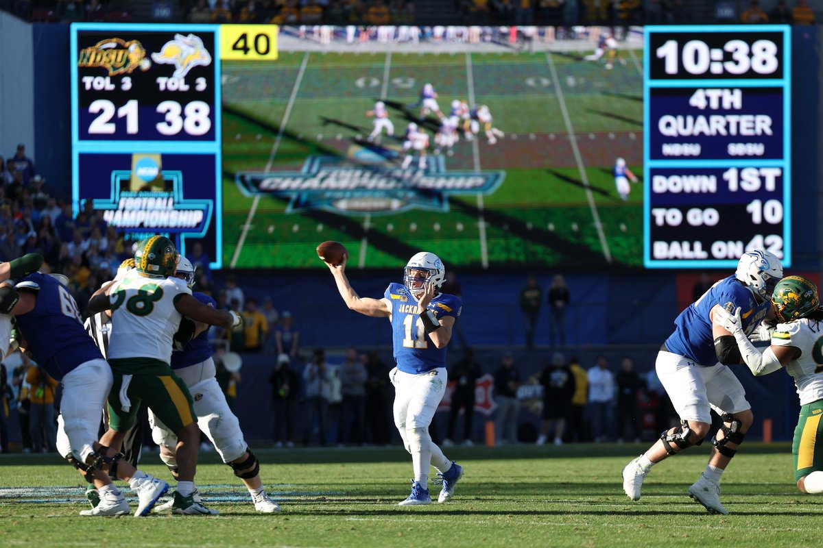 Pete Thamel (@petethamel) on Twitter photo Meet FCS stars Grey Zabel (<a href="/NDSUfootball/">NDSU Football</a> LT) and Mark Gronowski (<a href="/GoJacksSDSU/">South Dakota State Jackrabbits</a> QB), who turned down power conference money to stick around. One is a farmer with 250 acres of corn. The other is an engineer who can be Division 1's all-time QB wins leader. espn.com/college-footba… Meet FCS stars Grey Zabel (<a href="/NDSUfootball/">NDSU Football</a> LT) and Mark Gronowski (<a href="/GoJacksSDSU/">South Dakota State Jackrabbits</a> QB), who turned down power conference money to stick around. One is a farmer with 250 acres of corn. The other is an engineer who can be Division 1's all-time QB wins leader. espn.com/college-footba…