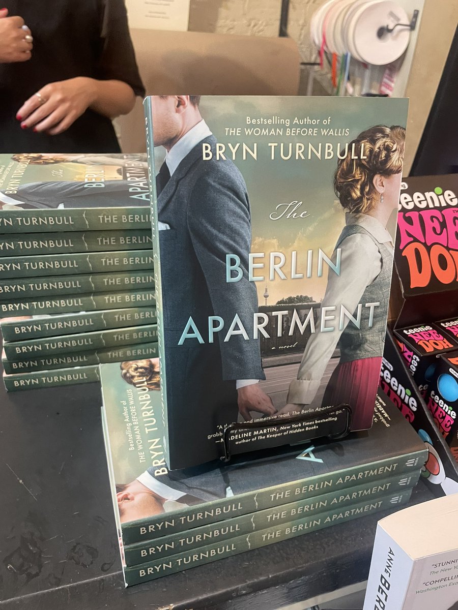 A very <a href="/brynturnbull/">Bryn Turnbull</a> centric evening at Type Trinity Bellwoods <a href="/HarperCollinsCa/">HarperCollinsCa</a> @KevanLyon