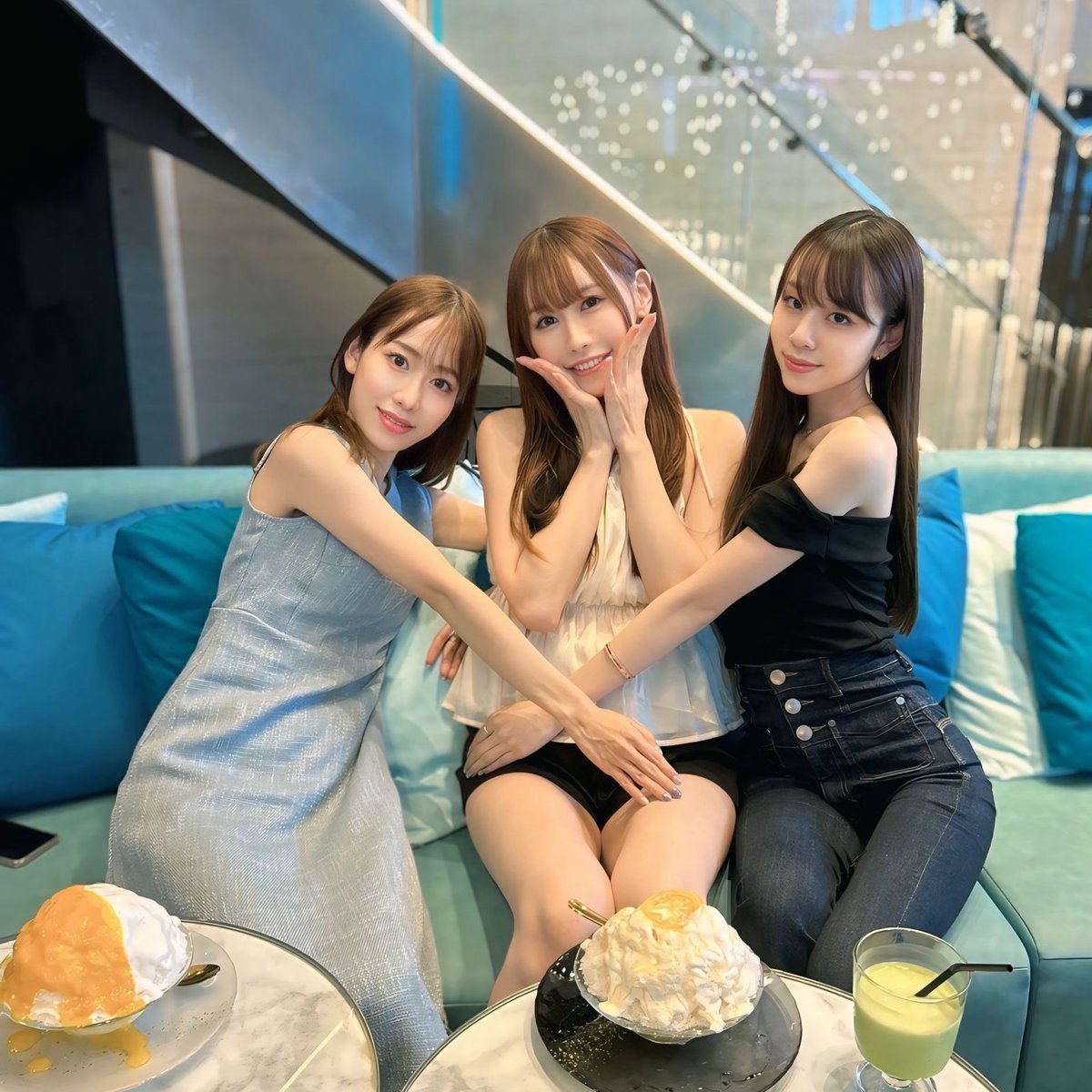 ice_mori_'s tweet photo. おはよ♡
りなたんとおまゆちゃんとカフェ行ったよん🍰
#ledianlounge https://t.co/LGcj3DRarF