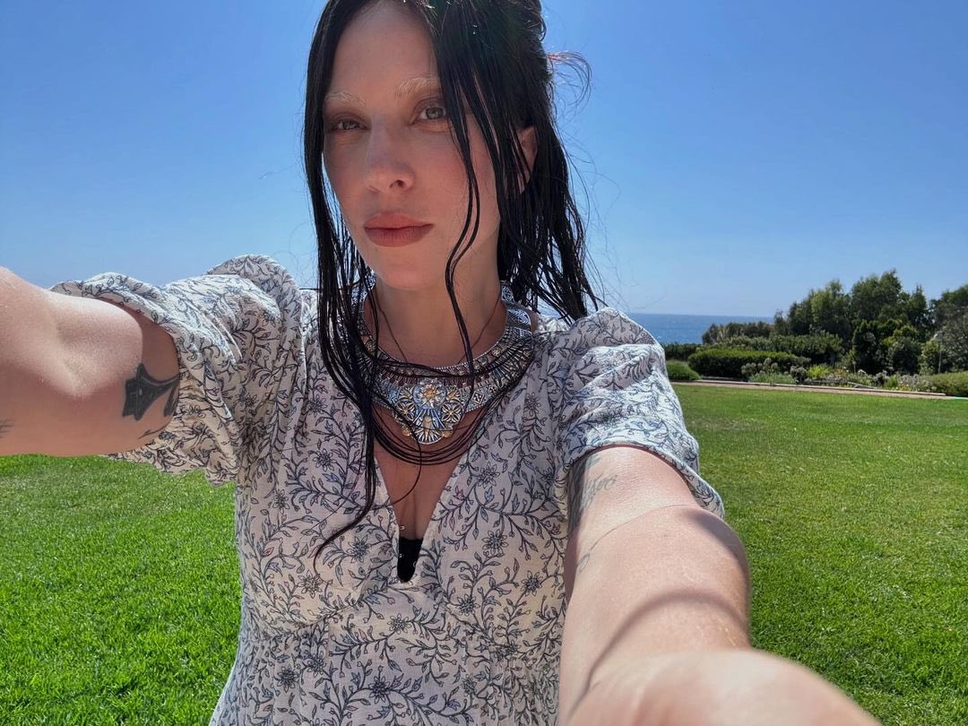 レディー・ガガ がInstagramにセルフィーを投稿🥀✨ 9月4日には