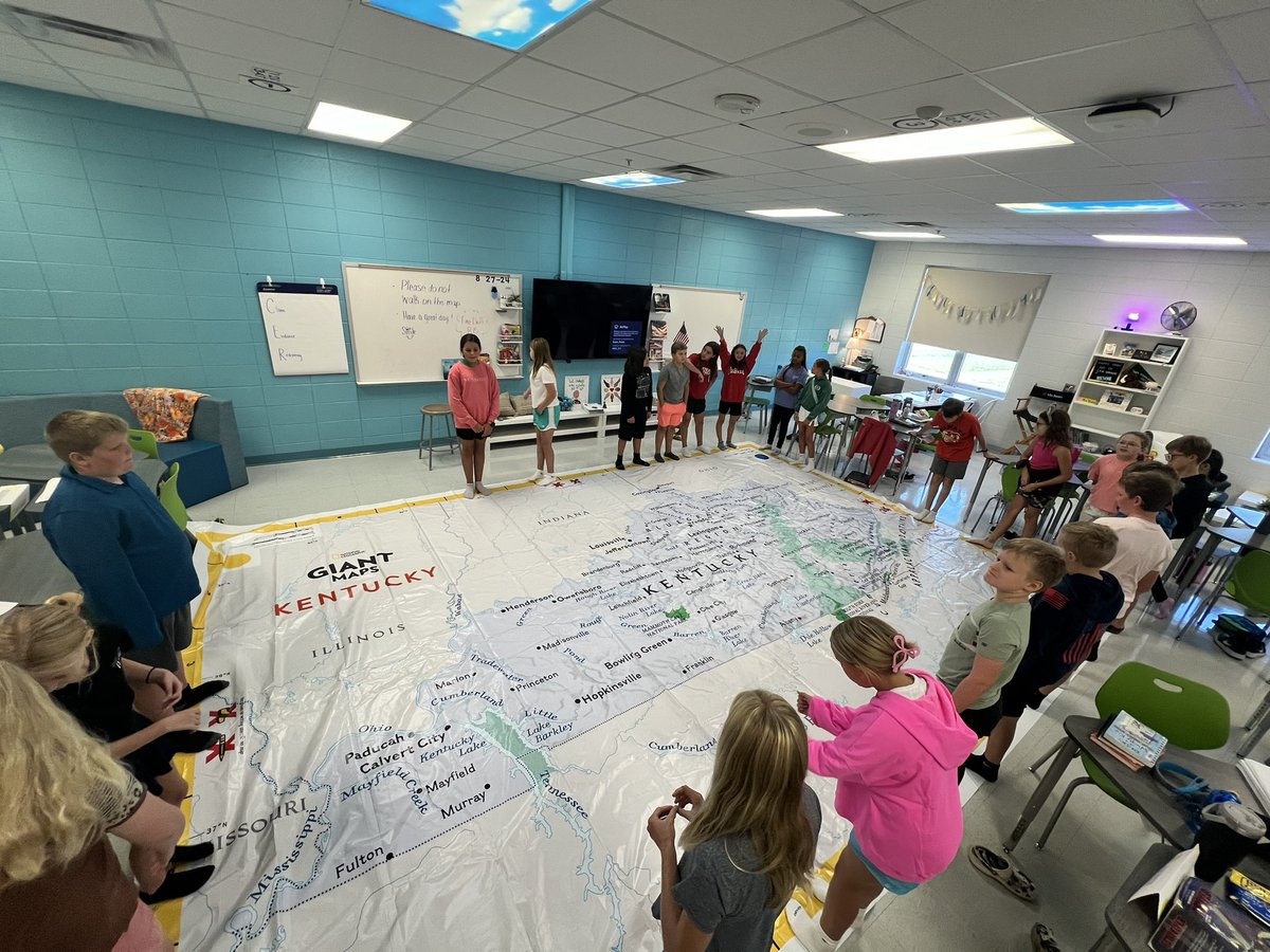 BrandyBeam2's tweet photo. How cool is this big map? 🧭We enjoyed being able to experience a map in an interactive way. @KyCharge @KEDCGrants @KingWendy_m @DrJWEvansJr https://t.co/jebVgXKWA5