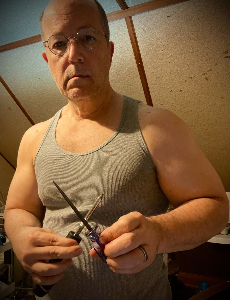 tedrandler's tweet image. My favorite 2 weapons of war when I’m framing: a screwdriver and an awl. Actually, I just like saying awl.

#framing #artframes #studioprocess #howtoframeart #gallery #artshow