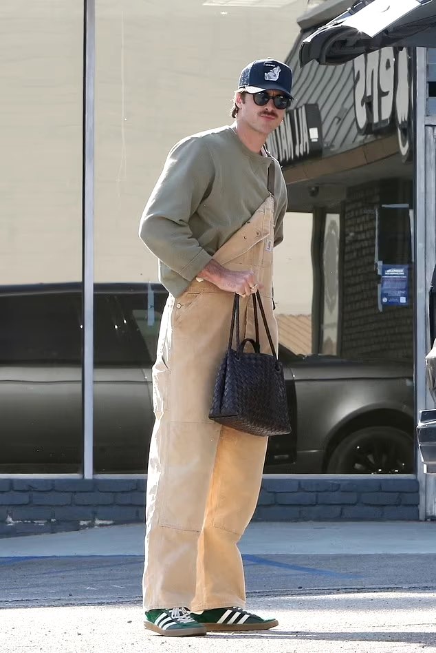 taysrussells's tweet image. i need to raid his closet