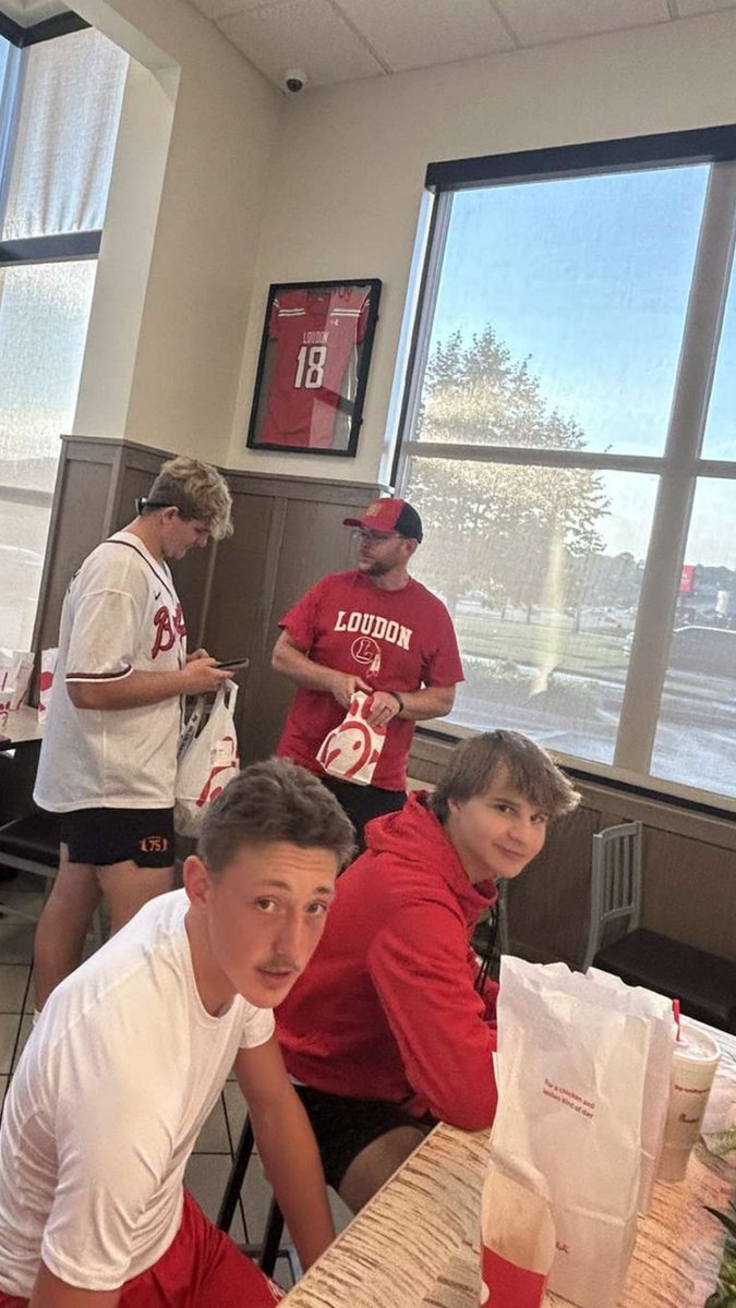 hanging with the opps⁉️⁉️ <a href="/lchsbarstool2/">LCHS Barstool</a>