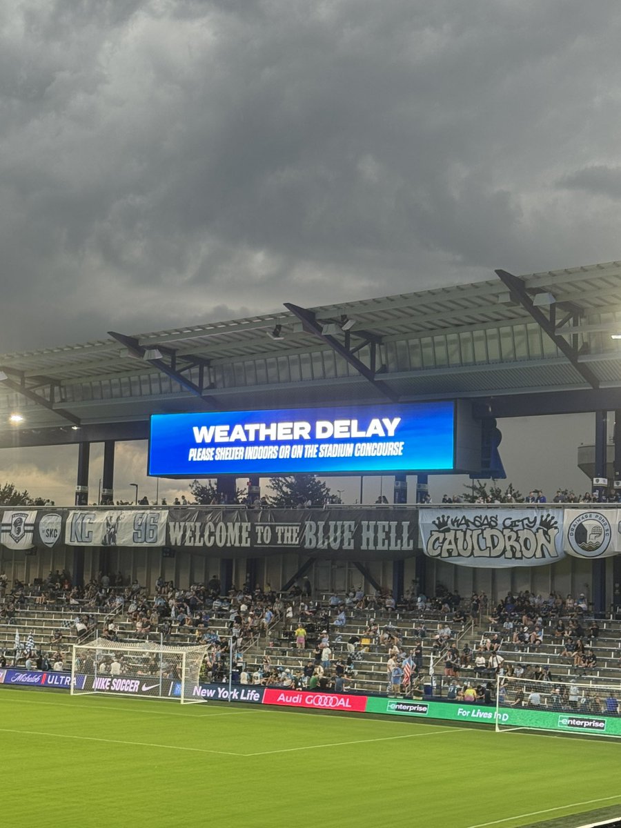 BlueRibbonXS's tweet image. Whoever is in charge of music for the rain delay @cmpark for the @SportingKC Open Cup Semifinals is on point!! #SportingKC #sportingblueforlife #playlistonfire
